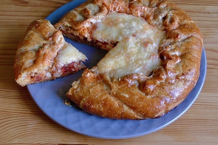 Фото к рецепту: Пирог галета с куриным филе и помидорами/рецепт пирога с курицей и помидорами