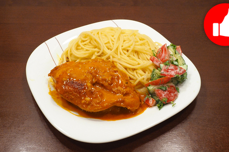 Фото к рецепту: Вкусная курица в мультиварке на обед или ужин, простой и быстрый рецепт