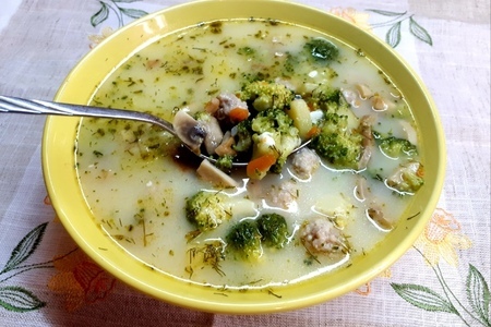 Фото к рецепту: Сырный суп с грибами и фрикадельками