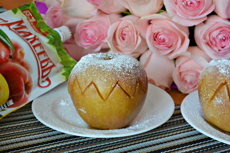 Фото к рецепту: Яблоки фаршированные с джемом «махеевъ» «кусочки лета»