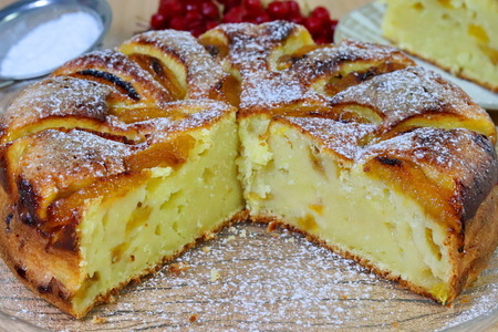 Фото к рецепту: Творожный пирог со сливами 