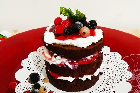 Фото к рецепту: Шоколадный кекс с рикоттой и вишневым джемом «махеевъ» «кусочки лета»