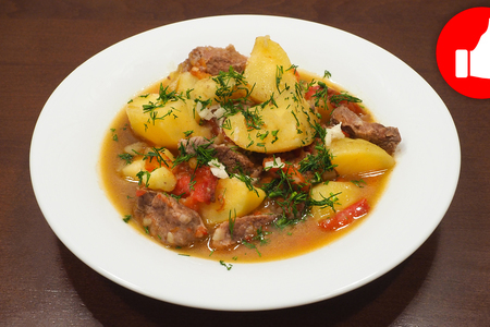 Фото к рецепту: Домашняя картошка с мясом в мультиварке, просто и быстрый рецепт на обед или ужин