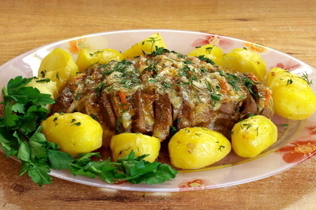 Фото к рецепту: Праздничное мясо "гармошка" с гарниром