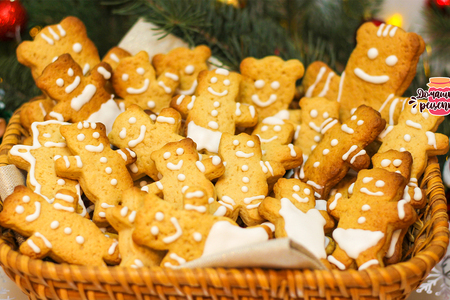 Фото к рецепту: Рассыпчатые новогодние имбирные пряники / печенье