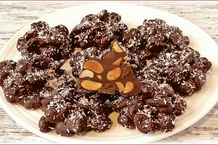 Фото к рецепту: Десерт "шоколадные гроздья" за несколько минут