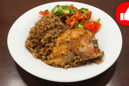 Фото к рецепту: Курица с гречкой на обед или ужин, в мультиварке 