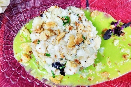 Фото к рецепту: Отличное блюдо для пп -  белая рыба с соусом из зелёного горошка