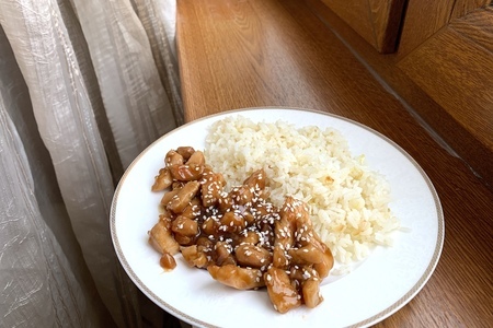 Фото к рецепту: Курица под соусом "терияки" с рисом