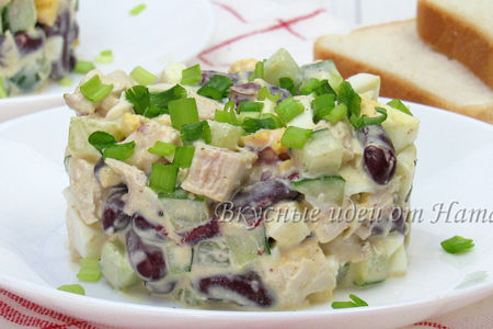 Фото к рецепту: Салат с куриной грудкой и фасолью, просто, быстро и вкусно