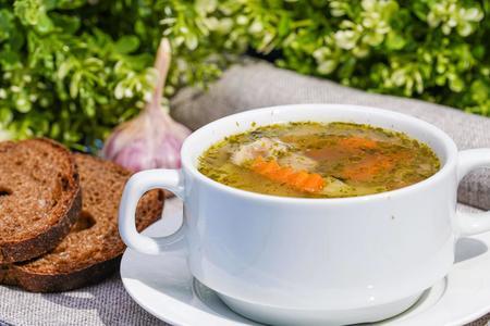 Фото к рецепту: Постный грибной суп с овощами и гречкой