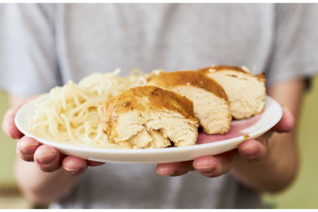 Фото к рецепту: Ужин без заморочек | куриное филе запеченное в рукаве