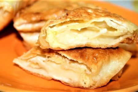 Фото к рецепту: Жареный лаваш с сыром