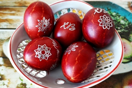 Фото к рецепту: Яйца-крашенки с рисунком #пасха2021