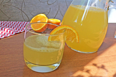 Фото к рецепту: Домашний апельсиновый лимонад