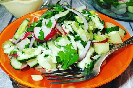 Фото к рецепту: Салат с картофелем и редисом