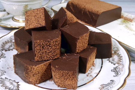 Фото к рецепту: Шоколадный десерт без муки и без духовки