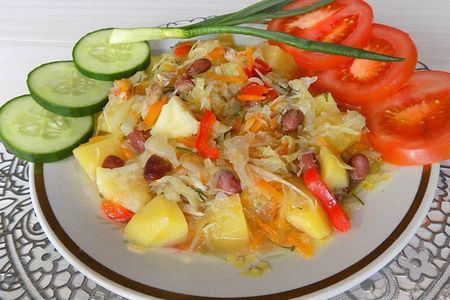 Фото к рецепту: Овощное рагу из картошки с фасолью и капустой