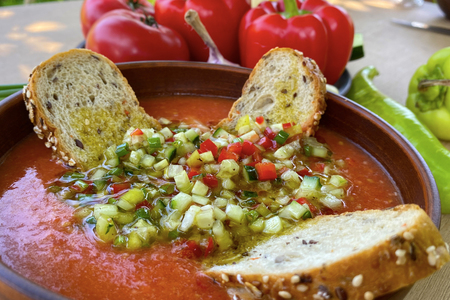 Фото к рецепту: Гаспачо, идеальный суп в жару