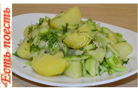 Фото к рецепту: Салат из кабачков с картофелем