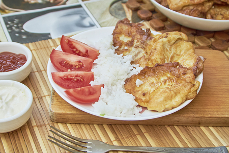 Фото к рецепту: Пангасиус в сметанном кляре на сковороде