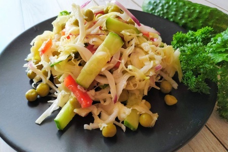 Фото к рецепту: Салат из свежих овощей с горчичной заправкой