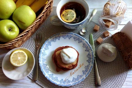 Фото к рецепту: Кабачково-овсяные оладьи на завтрак
