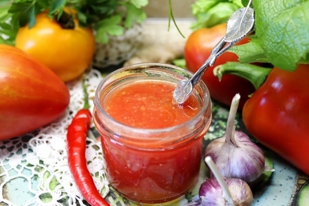 Фото к рецепту: Острый томатный соус с имбирем