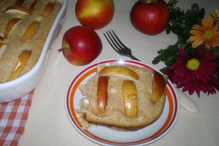 Фото к рецепту: Манник с творогом и яблоками #накормишкольника