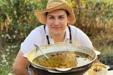 Фото к рецепту: Узбекский суп шурпа в казане 