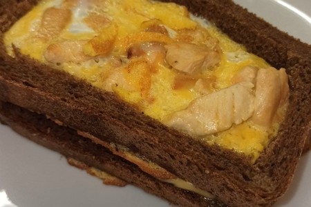 Фото к рецепту: Бутерброд - сэндвич с курицей и яйцом 