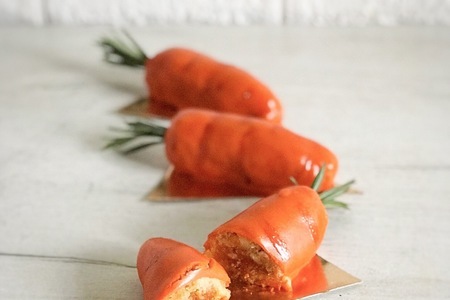 Фото к рецепту: Пирожное «морковка» с начинкой