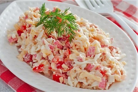 Фото к рецепту: Салат с рисом и помидорами