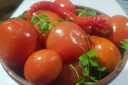 Фото к рецепту: Квашеные помидоры с сахаром, быстрого приготовления