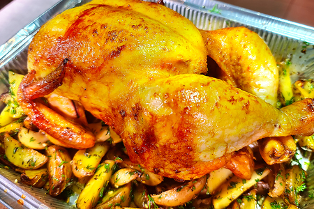 Фото к рецепту: Курица гриль на вертеле с запеченым картофелем в духовке