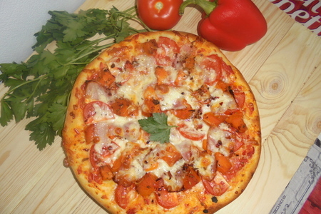 Фото к рецепту: Пицца с беконом и тыквой