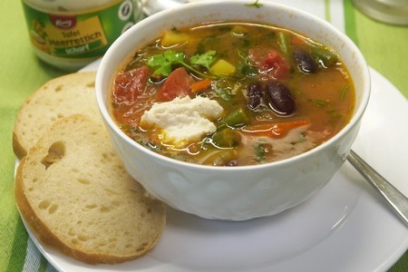 Фото к рецепту: Густой овощной болгарский суп “манджа”