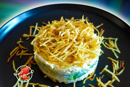 Фото к рецепту: Хрустящий салат с картофелем-пай
