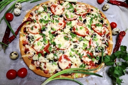 Фото к рецепту: Пицца "солянка" на сметанном тесте