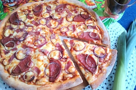 Фото к рецепту: Пицца с салями и беконом