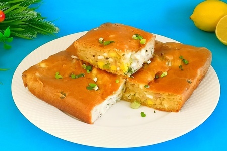 Фото к рецепту: Заливной пирог с яйцом, рыбой и зелёным луком
