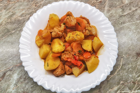 Фото к рецепту: Мясо с картофелем и овощами