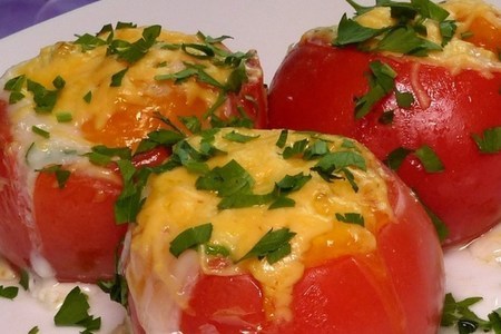 Яичница в помидорах на завтрак 