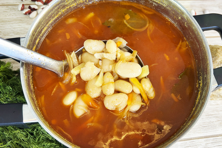 Фото к рецепту: Постный суп с фасолью 