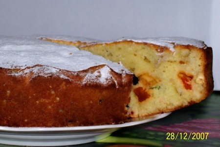 Фото к рецепту: Сметанный кекс с цукатами