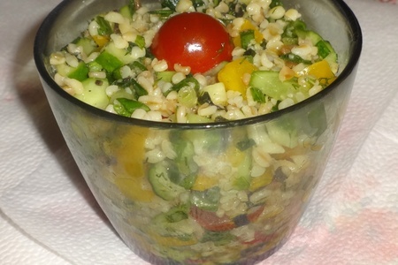 Фото к рецепту: Салат с овощами и булгуром#постныйстол