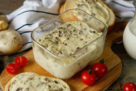 Фото к рецепту: Домашний плавленый сыр из творога