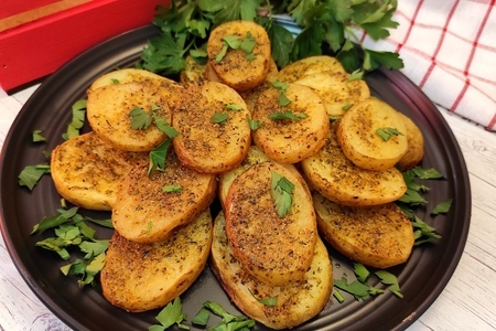 Картофель, запеченный в духовке с ароматными травами