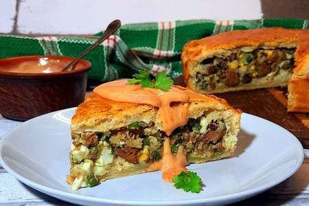 Фото к рецепту: Пирог с печенью, яйцом и зеленым луком