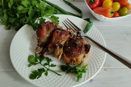 Фото к рецепту: Запеченная курица  в мацони #блюдосизюминкой